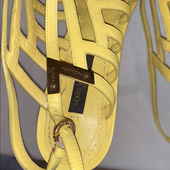 Louis Vuitton yellow sandals size 39 - Picture 3 of 3